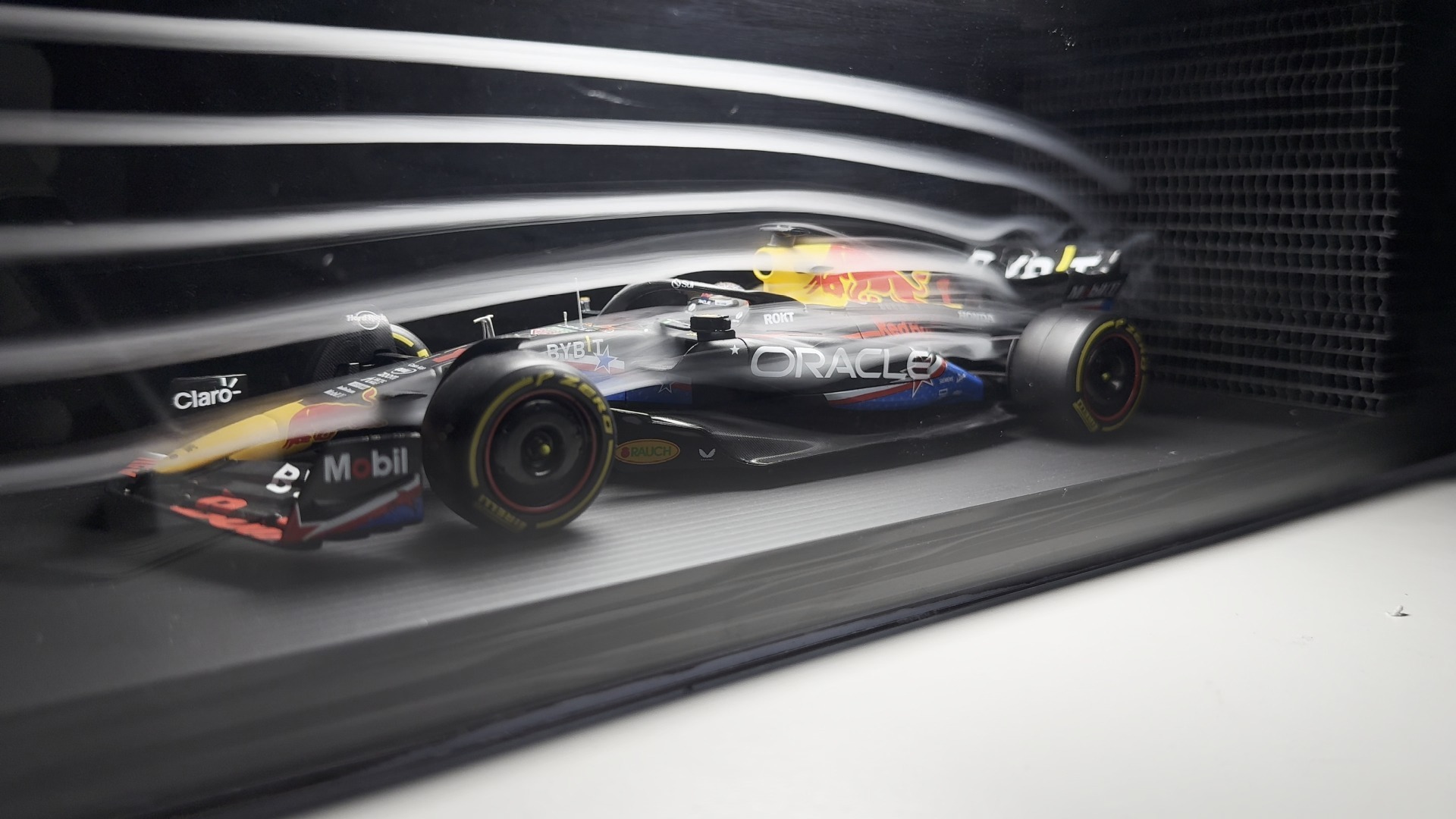 阿斯顿马丁绝杀红牛二队，维斯塔潘高光表现