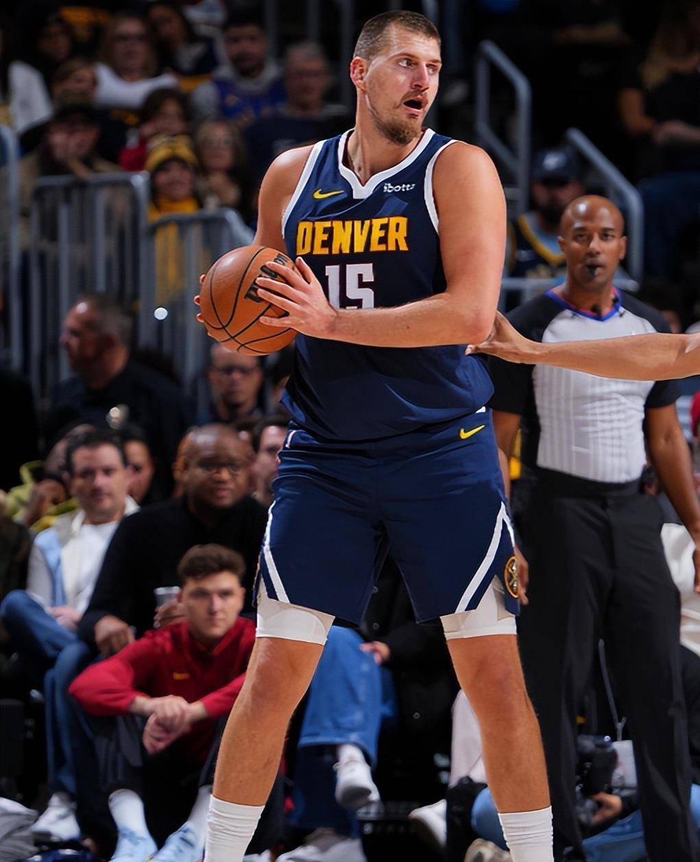 山西队绝杀深圳队，约基奇刷新纪录