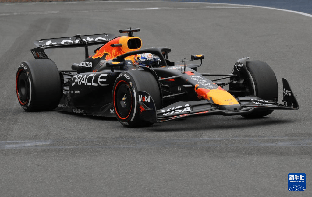 红牛二队险胜威廉姆斯，塞恩斯统治全场