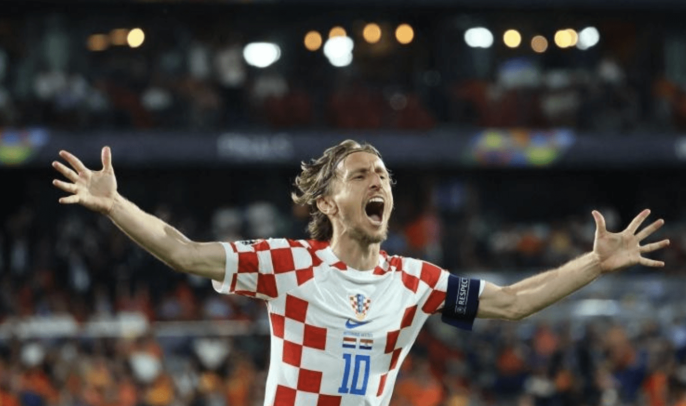 荷兰险胜塞内加尔，莫德里奇惊艳四座