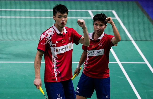 法国队轻取丹麦队,黄鸭组合点燃赛场 法国队轻取丹麦队,黄鸭组合点燃赛场