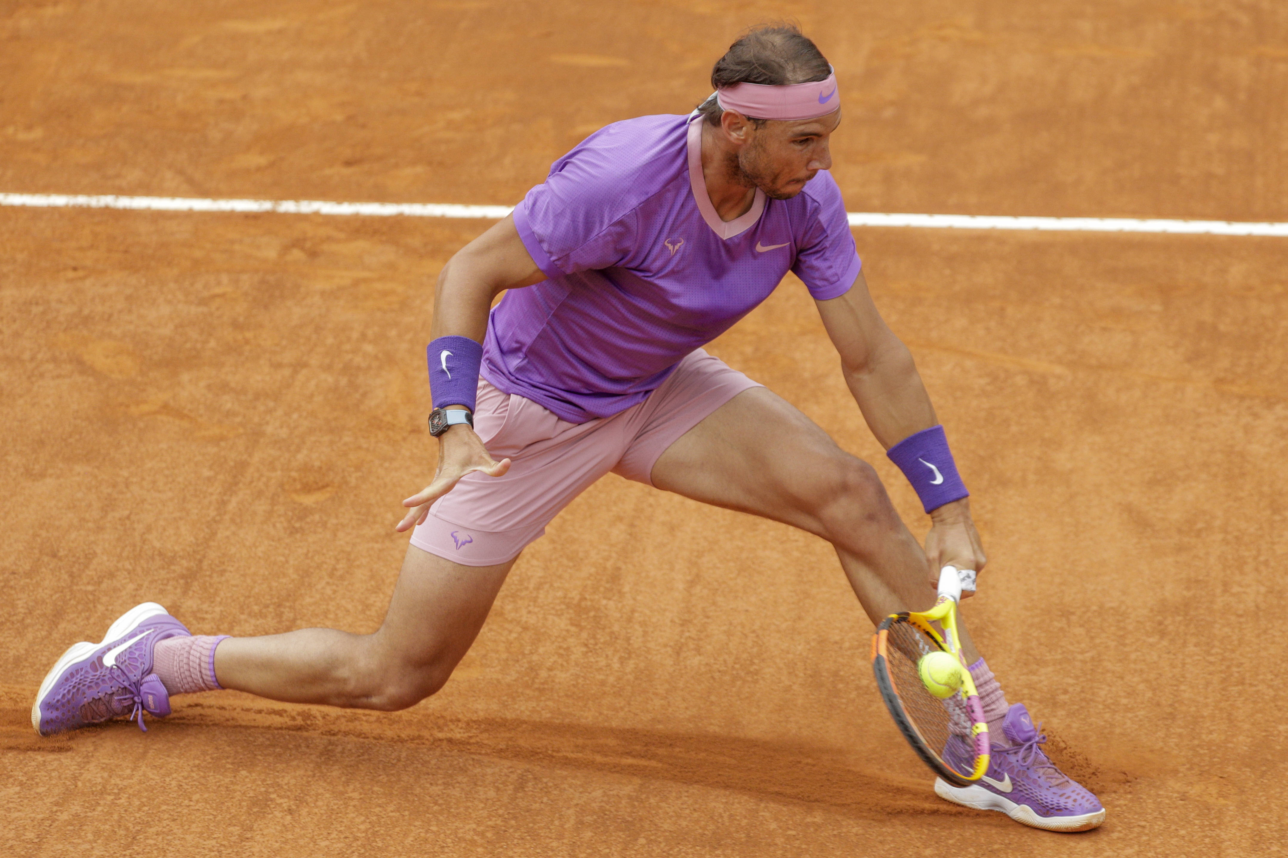 英国网球队翻盘意大利网球队，纳达尔完成帽子戏法