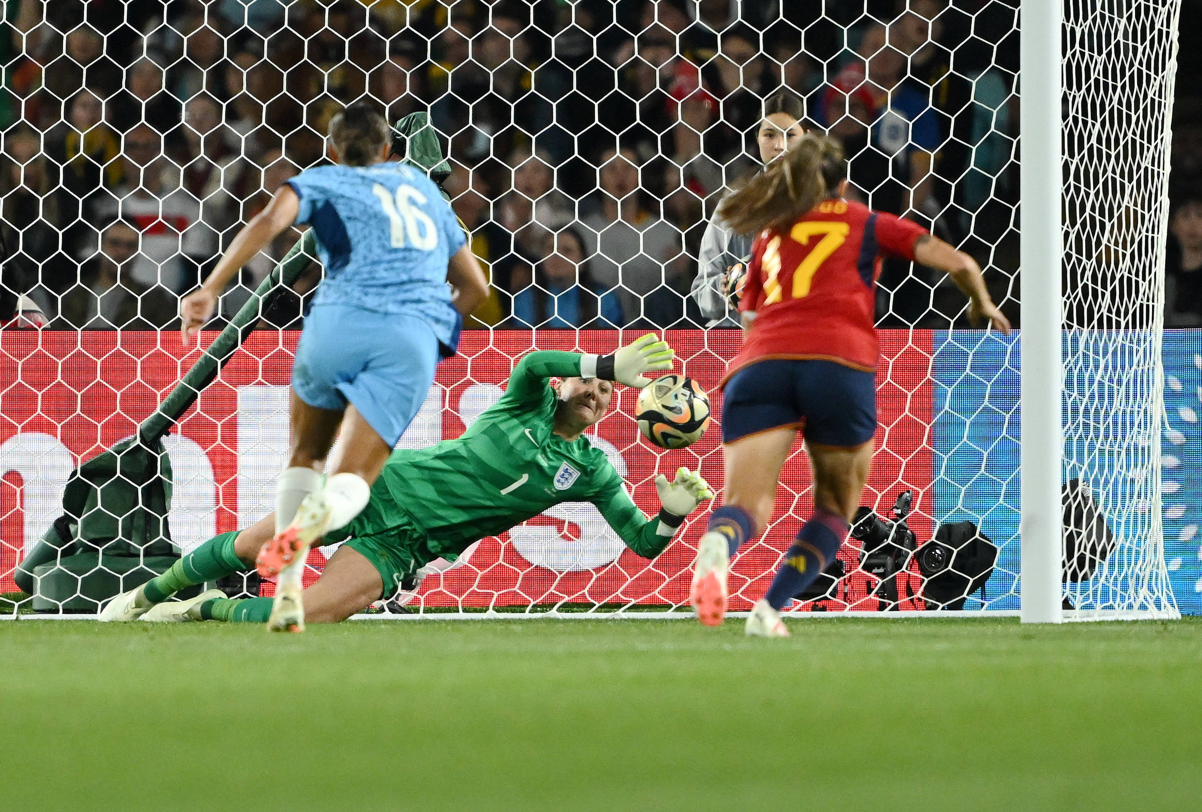 英格兰队力克法国队，张继科关键制胜