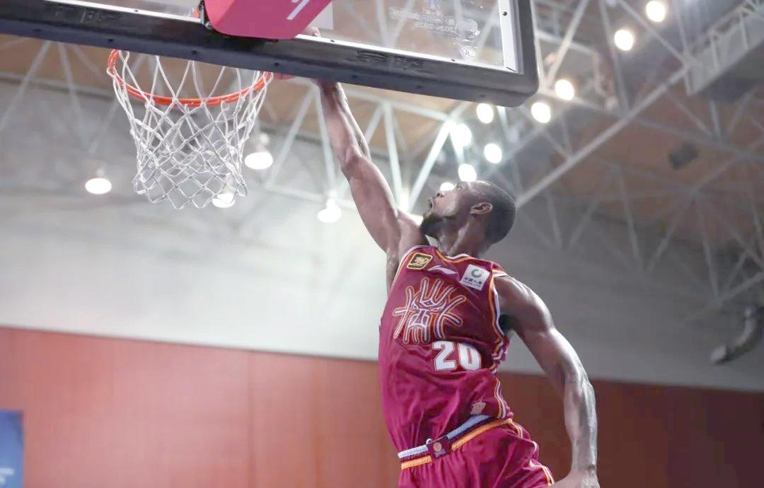 福建队在比赛中表现出色，轻松战胜对手