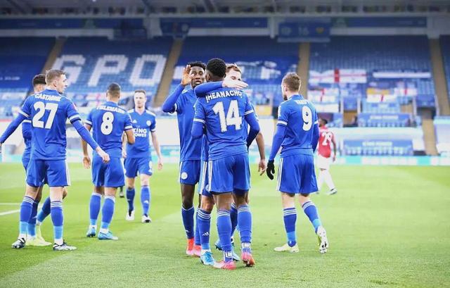 开云体育APP下载-伯明翰城门将神勇扑救，助球队保持不败