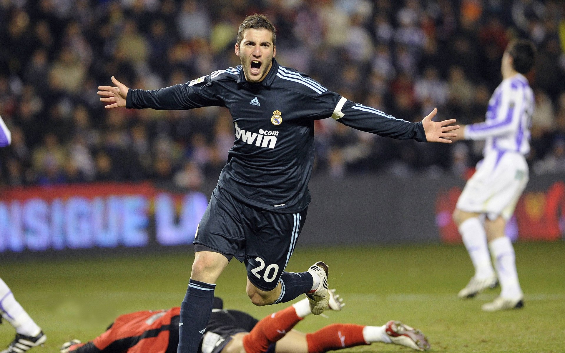 猛龙强势拿下雷霆，小贾伦成为关键先生，一场属于团队与个人的胜利交响